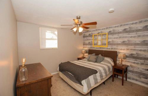 Hip & Cozy to Explore the City or Catch a Game - Foto 2