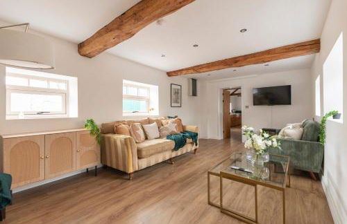 Stunning 5-bed Barn Conversion in Newark-on-Trent by Renzo, Beautiful Surroundings, Sleeps 10! - Foto 5