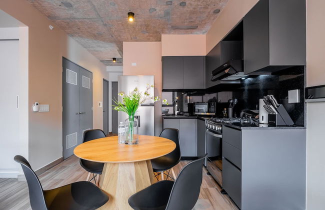 w Majestic 1BR w Great Pool in Centriqo - Foto 17