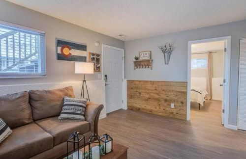 Romantic Getaway Base of Mountains Parks & Trails - Foto 12