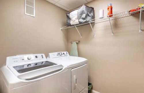 Cozy Country Poolside Getaway, 2BR, Near ATL - Foto 26