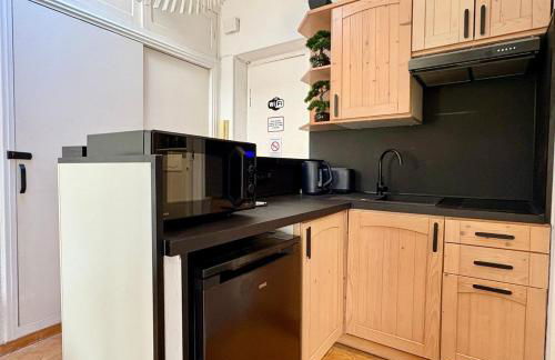 Port 1BR Flat with Terrace - Photo 8