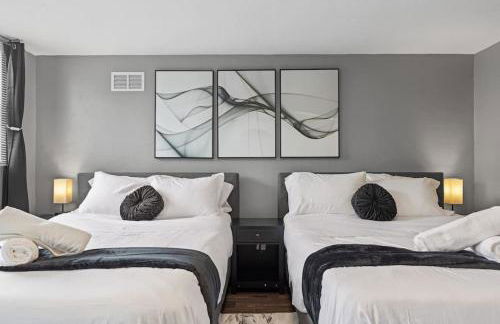 Upscale 2 Story Apartment with 8 beds and Free Parking, walkable to S Highland ave - Foto 6