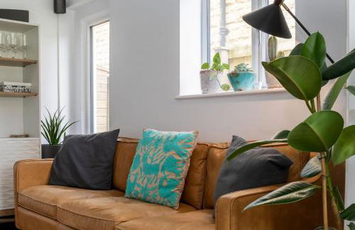 Stunning 5 Bed in the Centre of Bourton! - Photo 14