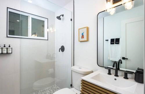 Wild West Disco Haus! Sleeps 12, Hot Tub + Gym! - Foto 43