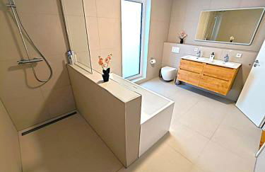 Modernes Neubauhaus ca 200 qm Nähe vom Flughafen - Foto 54