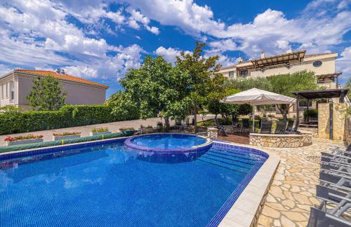 Villa Haya with heated pool - Photo 1