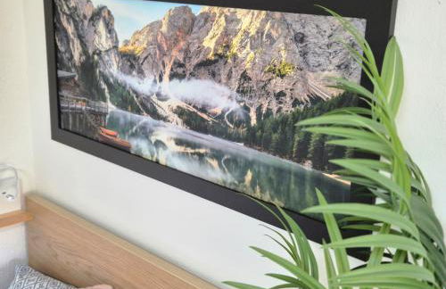 Quiet & Modern Studio near Tram & River Lech - Foto 7