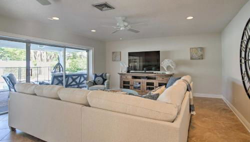 Riviera Beach Home with Pool - Walk to Beaches! - Foto 4
