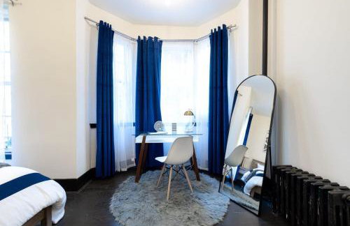 E10-1 Designer East Village Townhouse 1BR - Foto 57