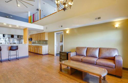 Huge Kitchen and Open Interior Pueblo Group Getaway - Foto 5