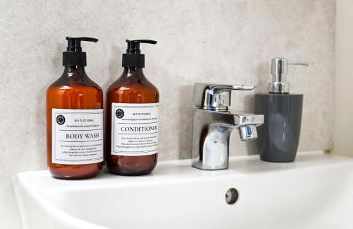 Swan's Place - Large 4bed home, Sleeps 9, Parking x2 & Games room - Foto 24