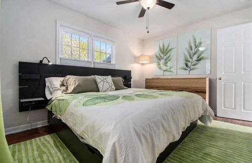 Bright & Stylish 4BR Spot - Close to Downtown Fun - Foto 26