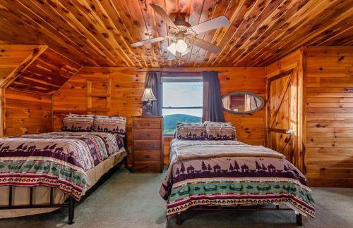 Lodge at OZK Ranch- Incredible mountaintop cabin with hot tub and views - Photo 11