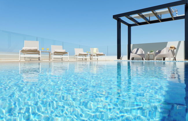 Beach Sand Villas - Beachfront Rooftop Pool - Photo 15