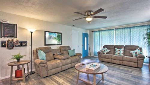 Hot Tub and Theater Room Tropical Springfield Home - Foto 4