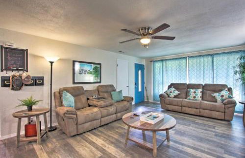 Hot Tub and Theater Room Tropical Springfield Home - Foto 4