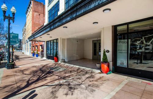 Historic Downtown Loft with Modern Flare - Foto 49