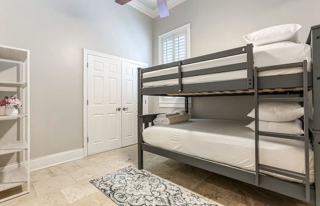 Modern 3BR Condo With Pool - Foto 11