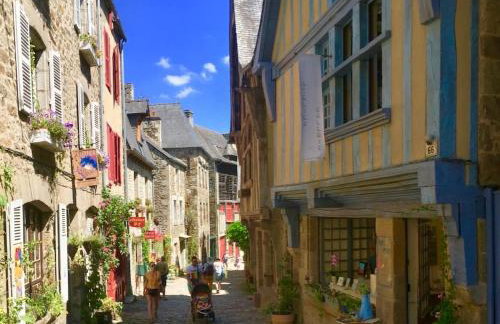 Quai du Val is a Charming Pet and Family Friendly Riverside Gite in Lehon close to Dinan Sleeps 7 - Photo 40