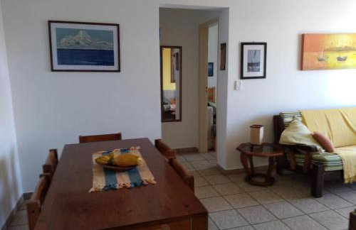 apartamento com linda sacada em direção ao mar - Foto 6