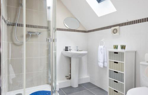 Lakeside property with spa access on a nature reserve Keynes Cottage MV20 - Foto 11