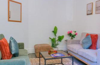 4-Bed Family House in Leeds with park view - Foto 9