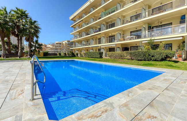 Apartment in Roses by the Beach With Pool - Photo 1