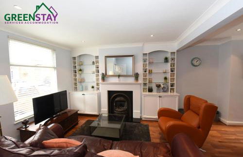 "Honeysuckle House Chester" by Greenstay Serviced Accommodation - Large 3 Bed House, Sleeps 6, Perfect For Contractors, Business Travellers, Families & Groups - Photo 10