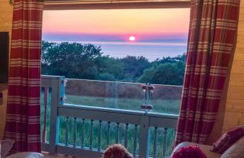 Enlli Fach cabin sleep's 2 adults and 2 children 2 dogs welcome not suitable for contract workers due to parking height restrictions - Photo 1