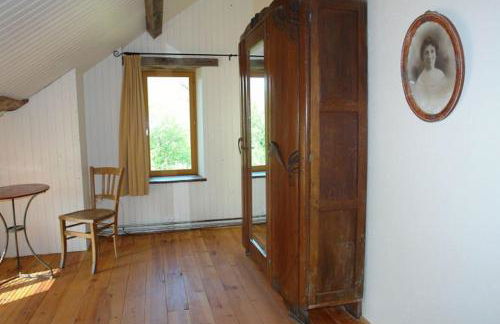 Lovely rural and quiet farmhouse with natural swimming lake - Foto 8