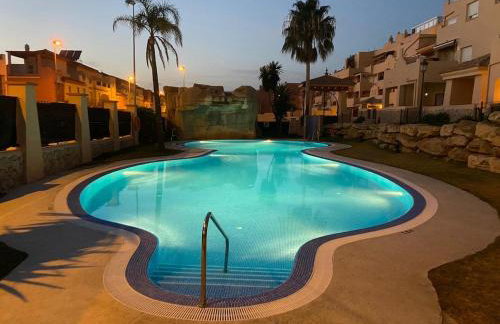 Apartamento con piscina y terraza muy cerca de la playa - Foto 1