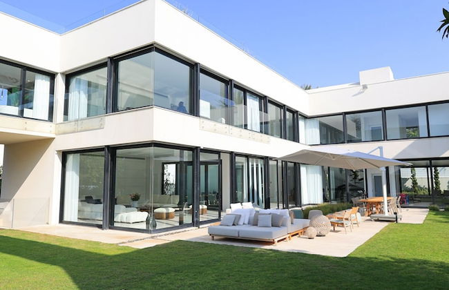 Luxurious Coastal Villa w Pool & Garden - Foto 34