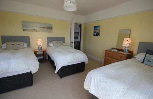 Spacious seaside family house in Aberdaron with large garden and stunning sea views - Photo 7