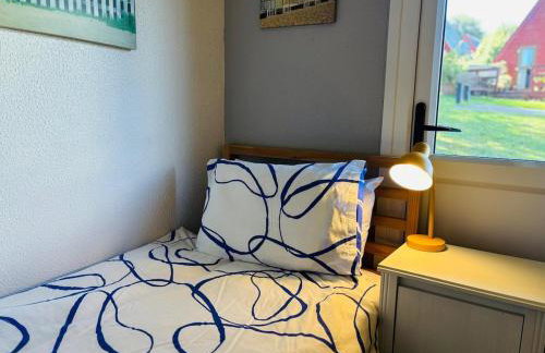 Kingsdowns Top Family Chalet, stunning and cosy interiors, indoor heated pool, mini golf, tennis court, BBQ and beach! - Foto 9