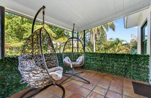Sunny 2-Bedroom Miami Retreat with a Bright, Spacious Living Area & Relaxing Outdoor Seating - Foto 1