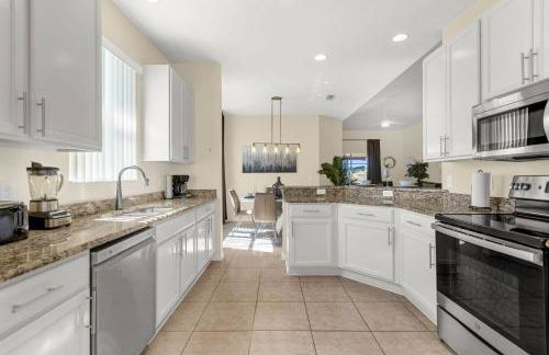 Luxury 4BR Home - Private Pool BBQ - Near Disney - Foto 12