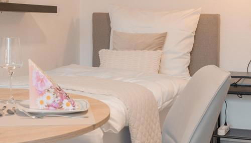 Zentral nah MHH Terrasse Komfort - Haustiere willkommen - Foto 5, Shopping Area, towels, wardrobe, heating, minibar