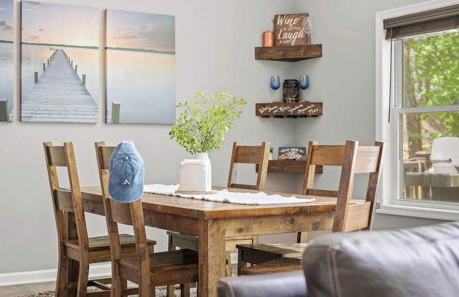 Tavern at the Woods by Avantstay Lakefront Views, Hot Tub, Firepit, Game Room - Foto 10