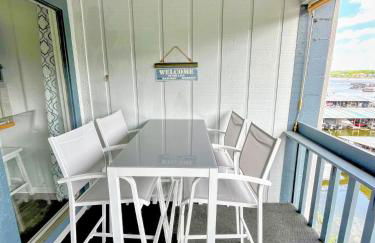 F Lakefront! Remodeled, Sleeps 4, Boat Slip, Patio, WiFi, Cable, Pool - Foto 15