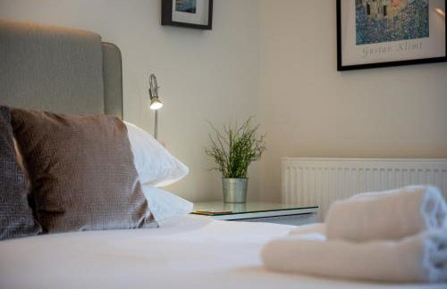 Riverside Apartment with Stunning Views & Patio - Foto 16