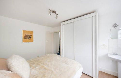 5 Bed Home with Private Parking - 25 Mins To Central London - Foto 27