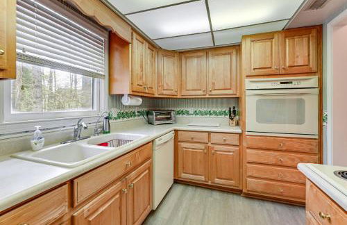 Deck and Community Perks Sky Valley Home! - Foto 11