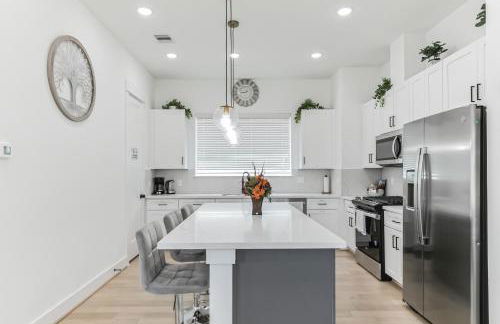 Modern Luxury retreat in downtown - Photo 23