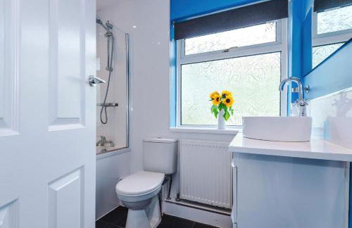 3 BR Property in Prestwich 15 mins from Manchester City Centre Garden Free parking Superfast WIFI Netflix - Foto 17