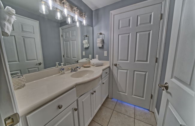 Cozy Oceanfront Condo with Beachside Pool - Unit 1602 by RedAwning - Foto 36