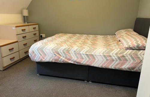 Tuffley 4 bedroom house - Foto 1