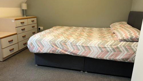 Tuffley 4 bedroom house - Foto 1