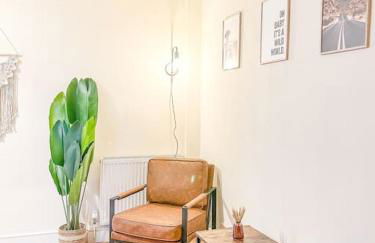 Oasis split level flat in Zone 1 - Photo 14