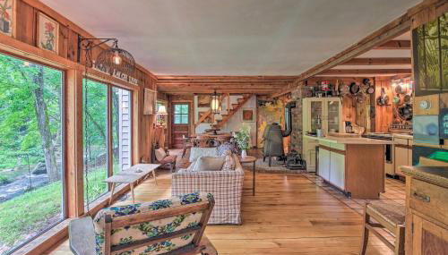 Berkshire Riverfront Ski Cabin Close to Hiking! - Foto 5